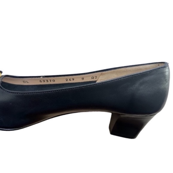 Salvatore Ferragamo Navy Blue Vara Bow Leather Heels Size 8AA - Picture 8 of 10